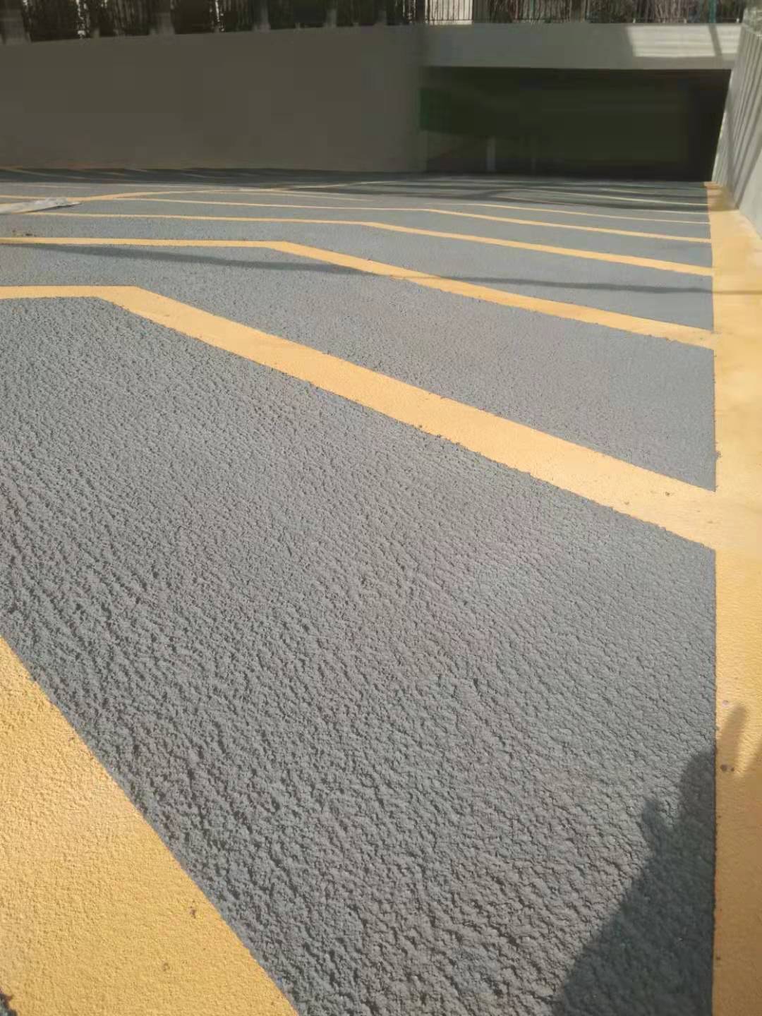 環(huán)氧地坪漆，水性地坪漆，地坪工程案例 - 蘇州龍湖天街無震動(dòng)防滑坡道工程